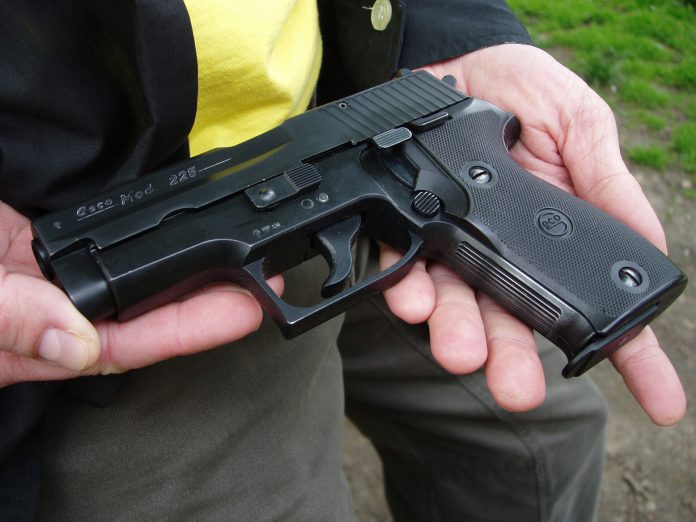 W całej Europie na pistolety alarmowe nie trzeba posiadać żadnego zezwolenia. W Polsce jest inaczej. Fot. BOM