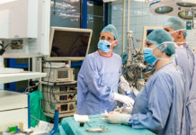 Prof. Zembala: kardiochirurgia zmaga się z brakami kadrowymi i nadmiernym przeciążeniem