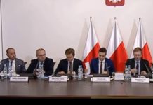 Skandal! Urzędnicy, którzy wydawali decyzje ws. zwrotu kamienic, byli sowicie nagradzani